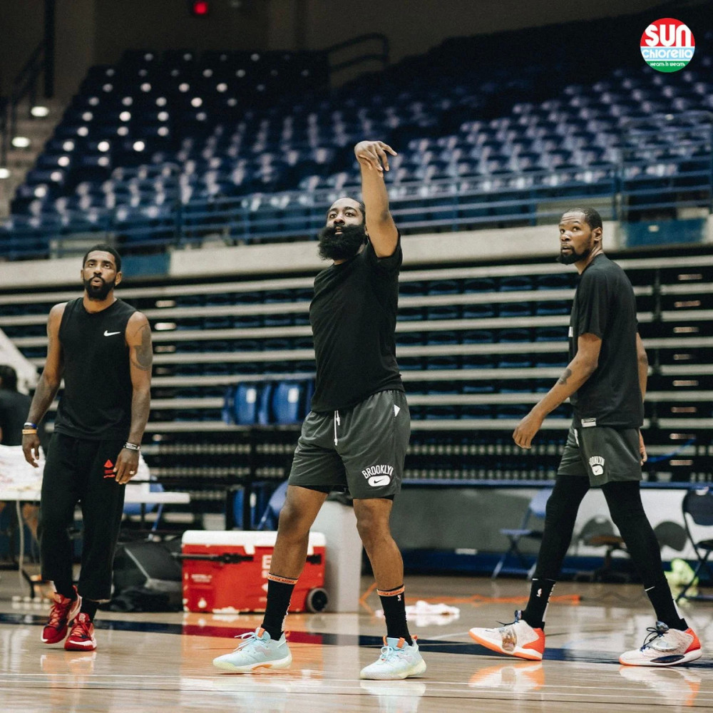 巴特勒官方公布新规，字母哥引发争议，快船球迷热议！