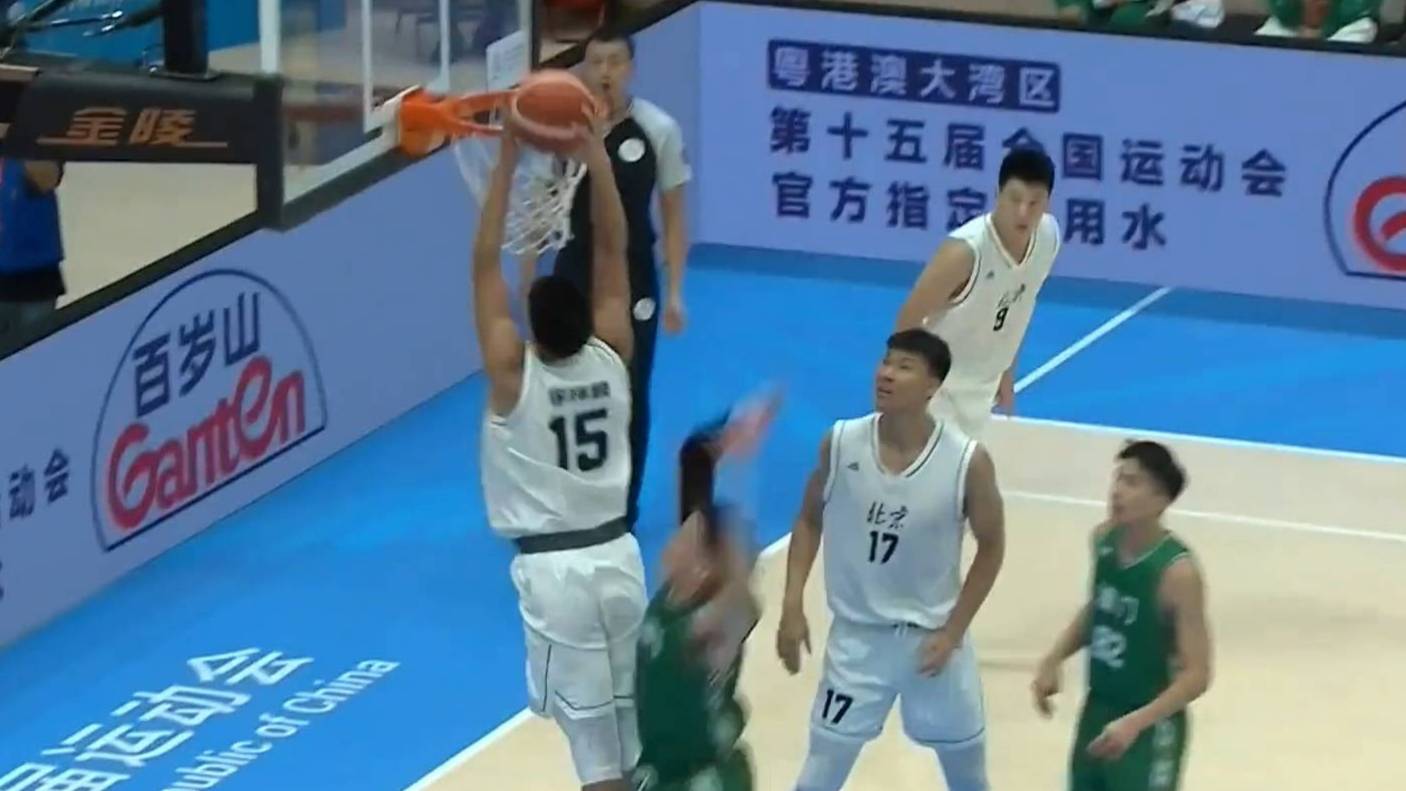  广东队詹姆斯哈登 